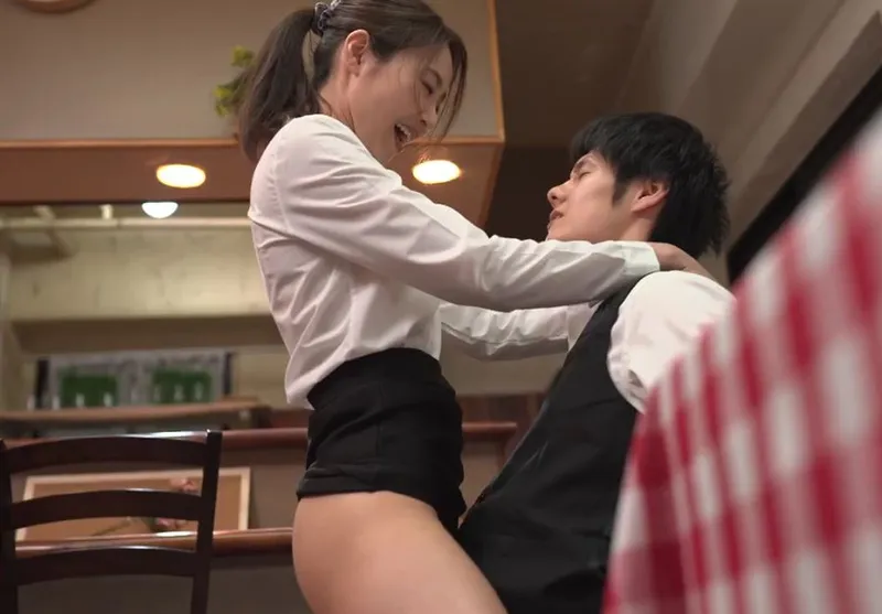 Cậu trai trẻ xxx cô nhân viên nữ có người chồng nhưng chồng “yếu”